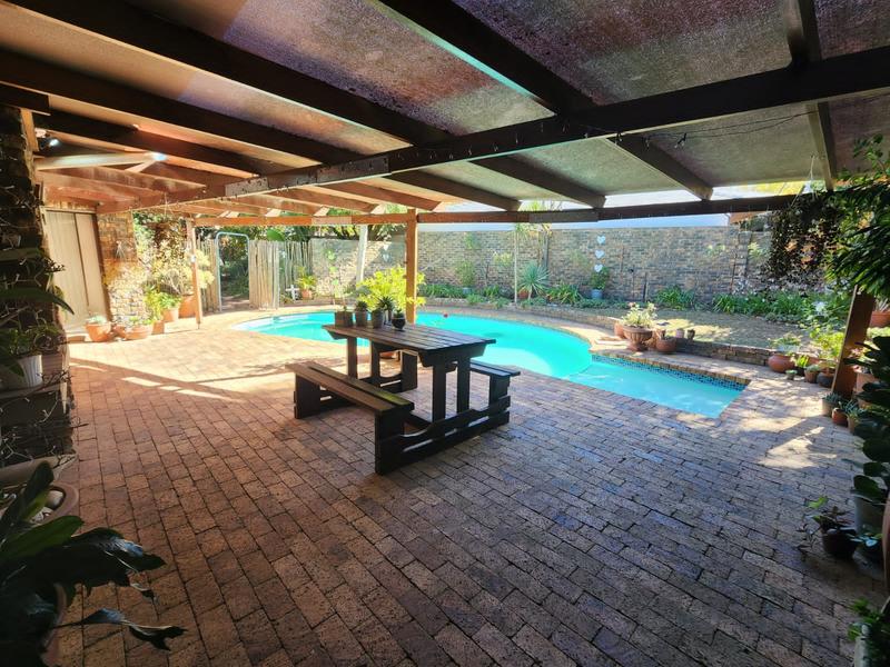 4 Bedroom Property for Sale in Panorama Western Cape